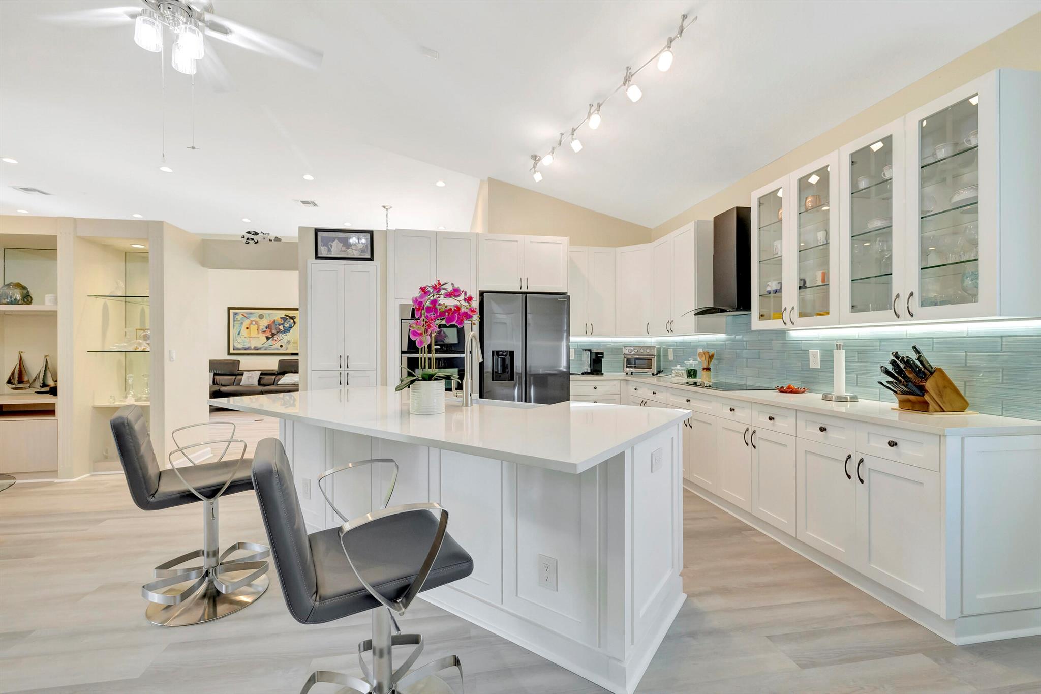 943 Greensward Lane