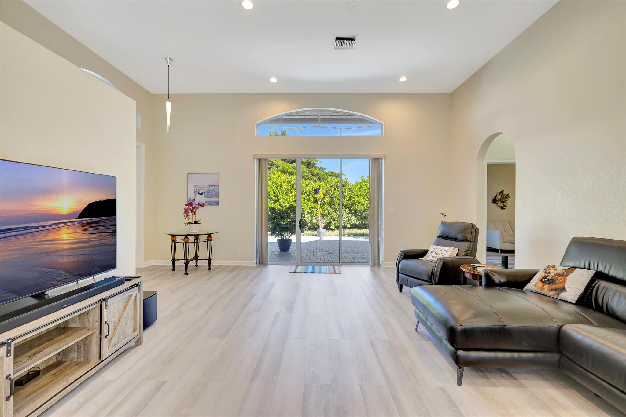943 Greensward Lane
