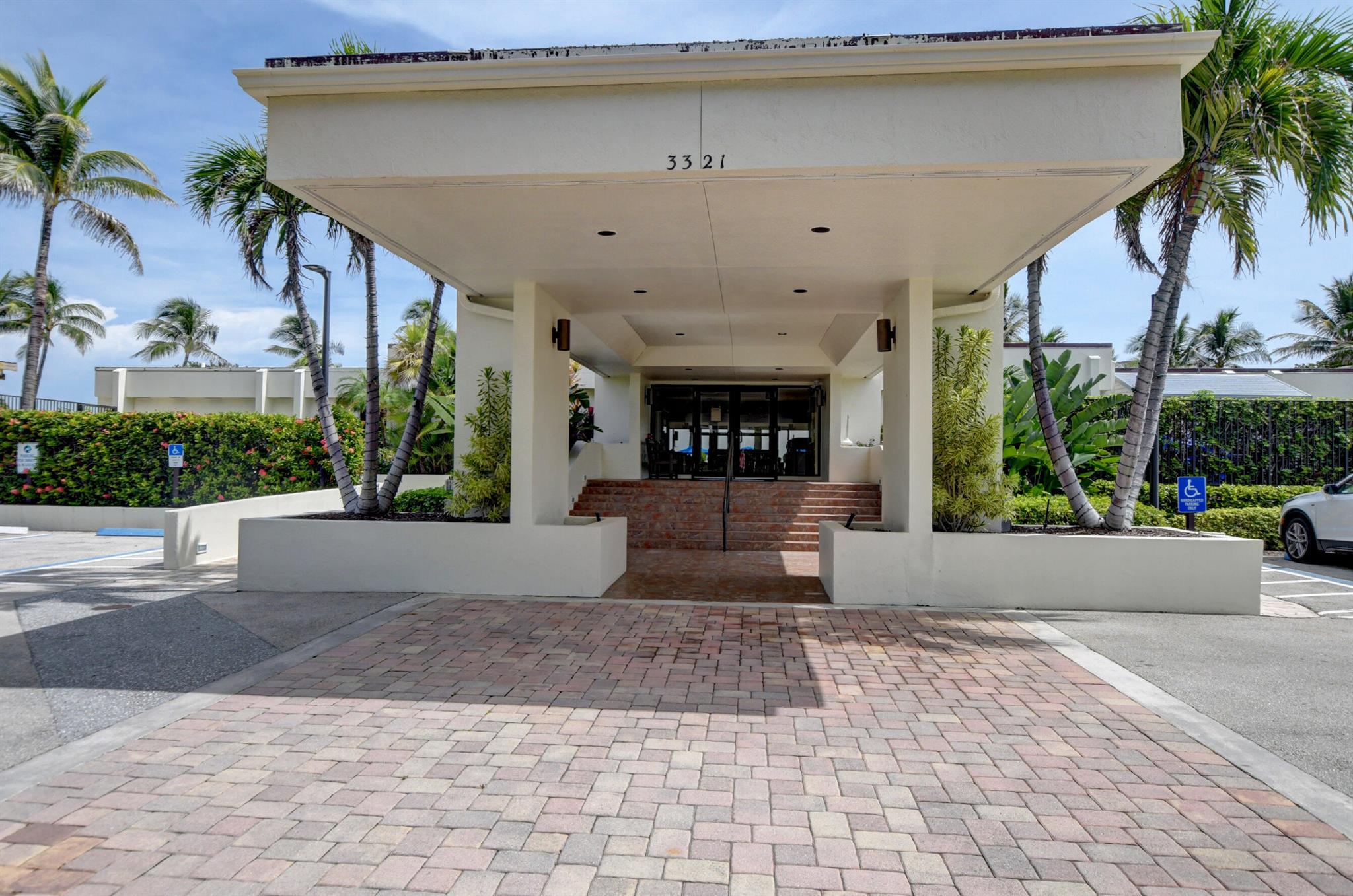 3400 S Ocean Boulevard 8e
