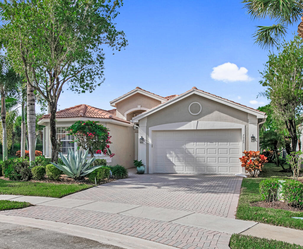 7925 Charlemont Point