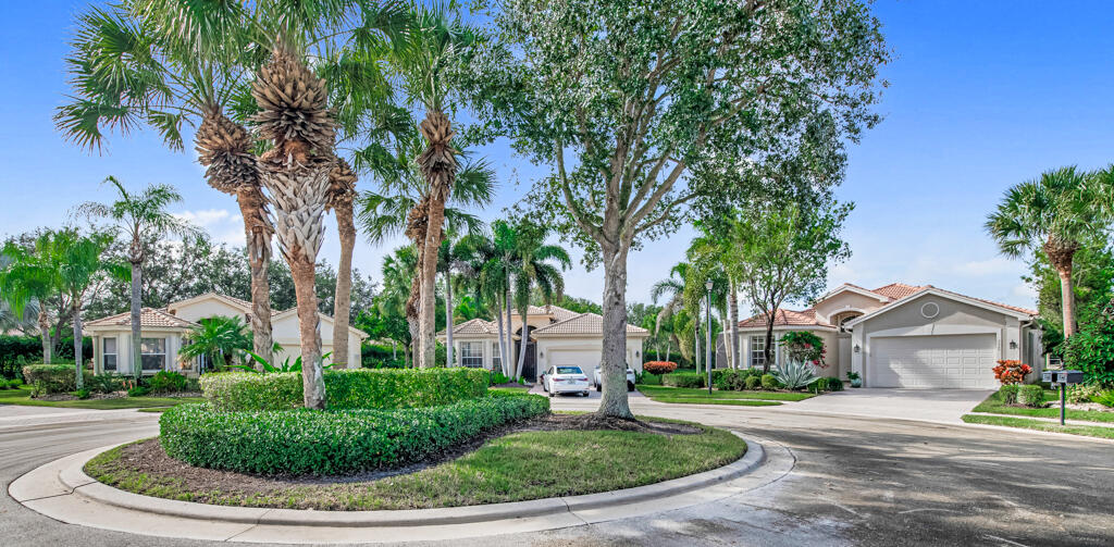 7925 Charlemont Point