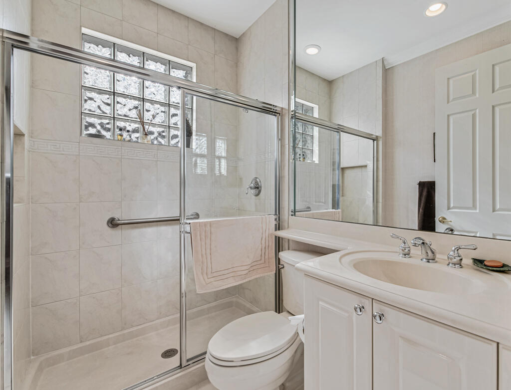 7925 Charlemont Point