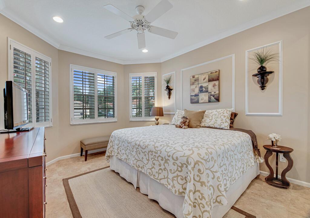 7925 Charlemont Point