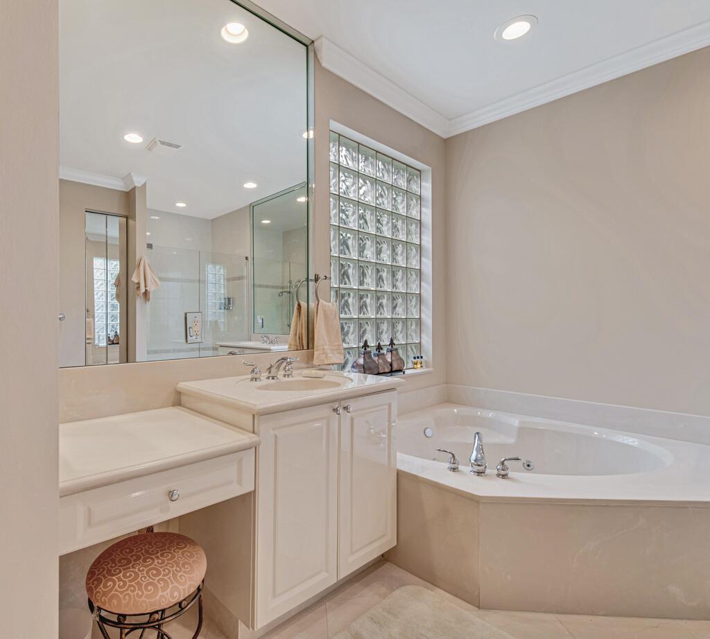 7925 Charlemont Point