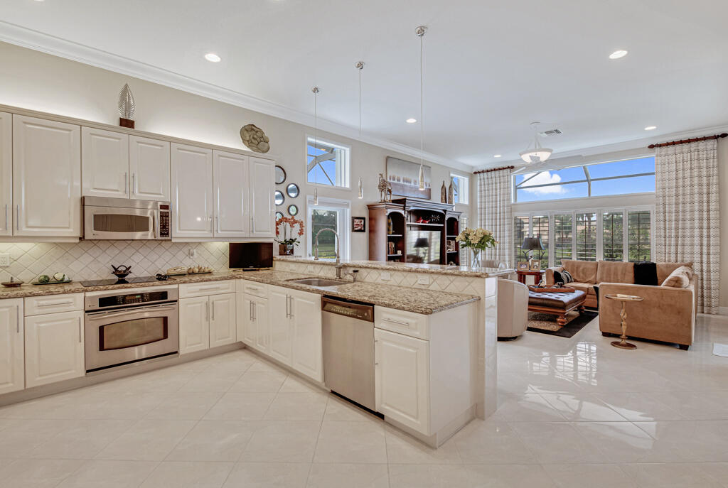 7925 Charlemont Point