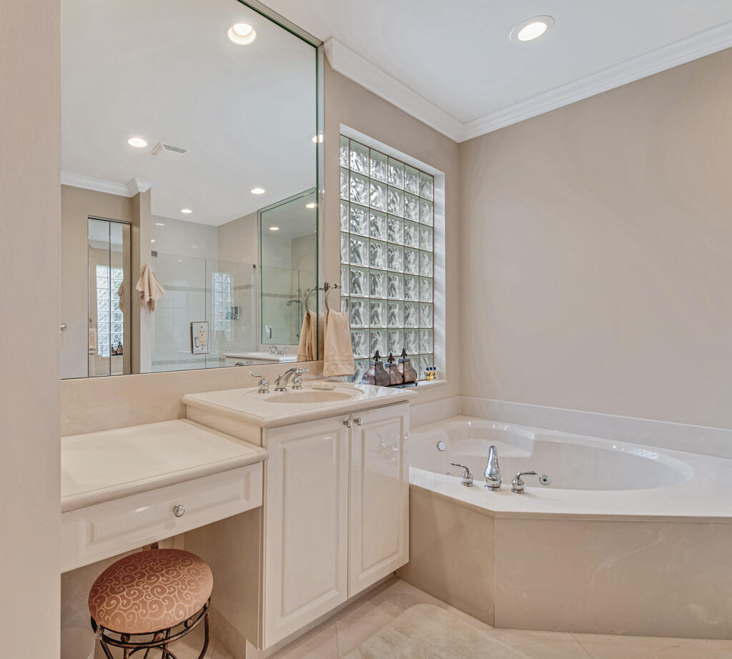 7925 Charlemont Point