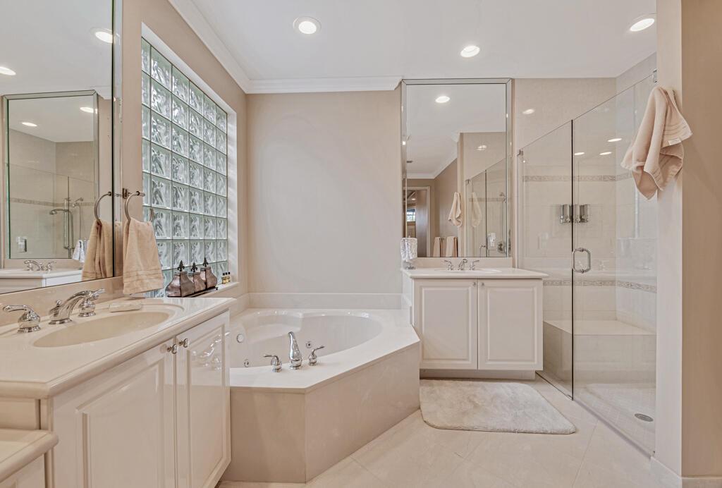 7925 Charlemont Point