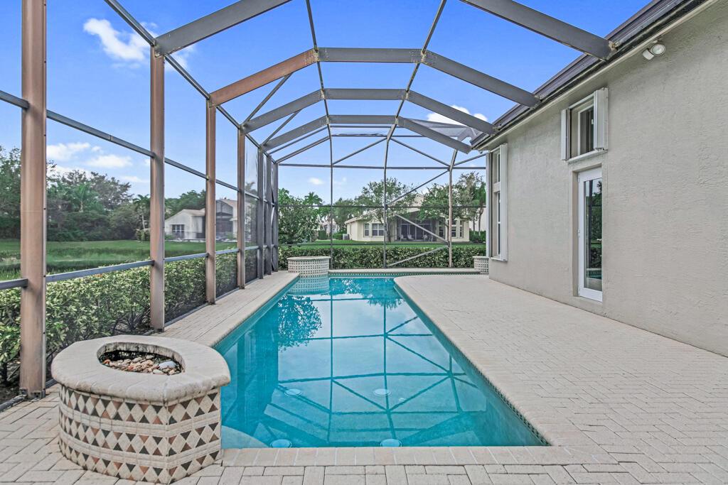 7925 Charlemont Point