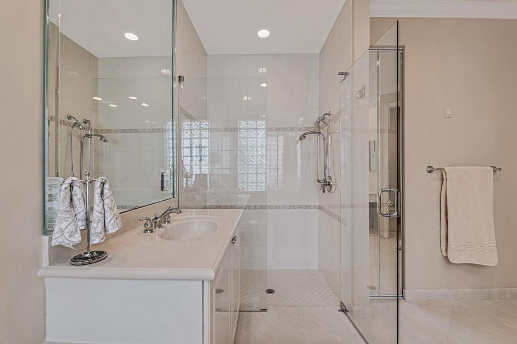 7925 Charlemont Point