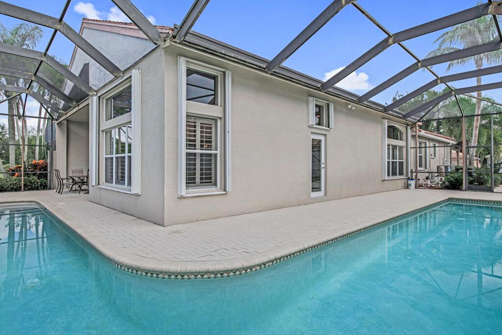 7925 Charlemont Point