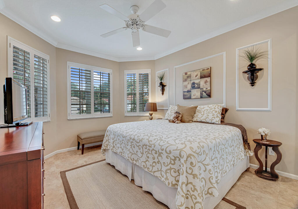 7925 Charlemont Point