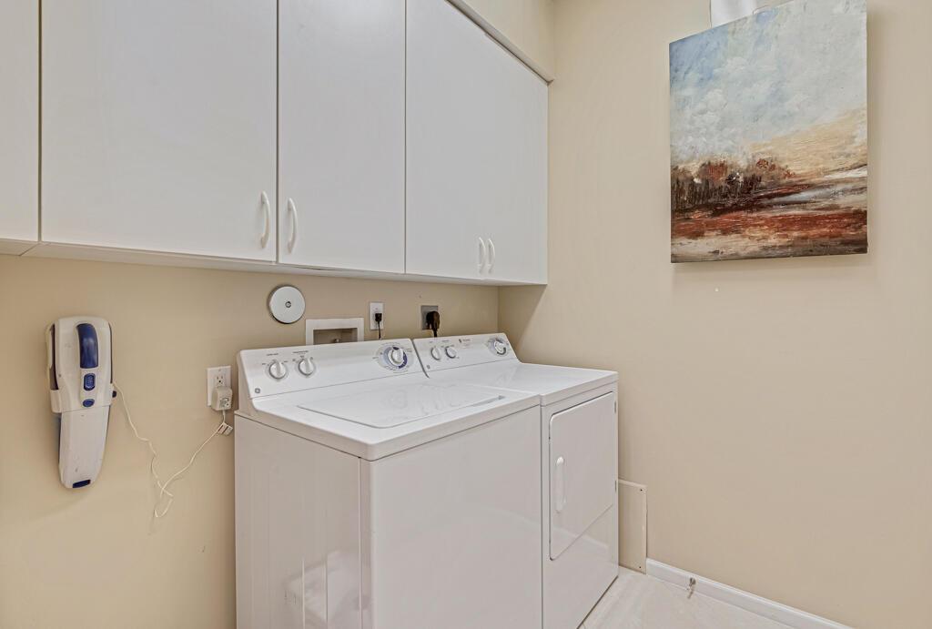 7925 Charlemont Point