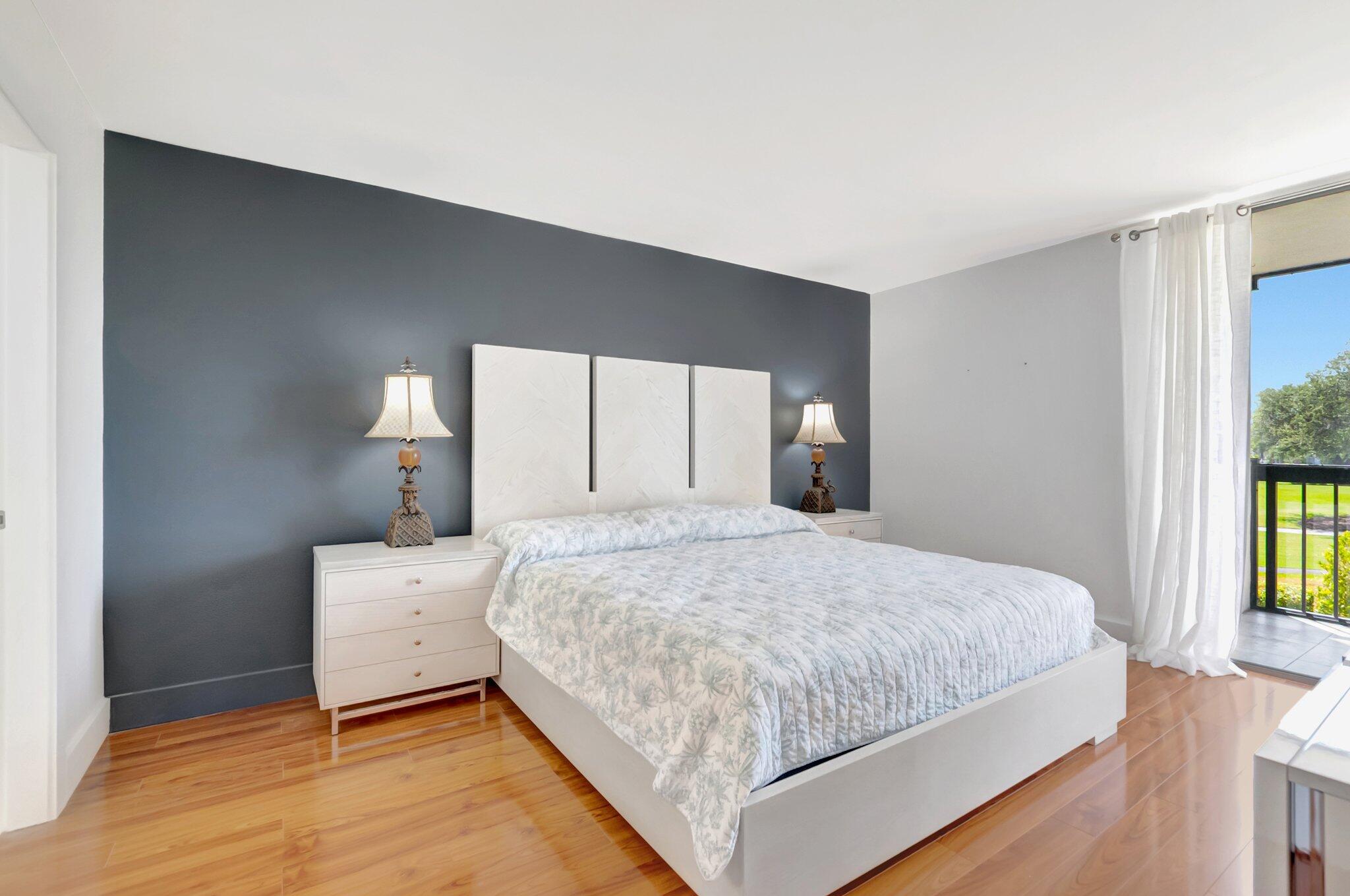 1925 Bridgewood Drive