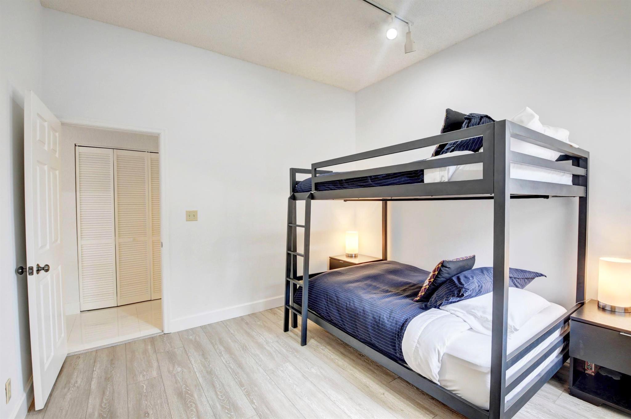 5190 Lake Catalina Drive B