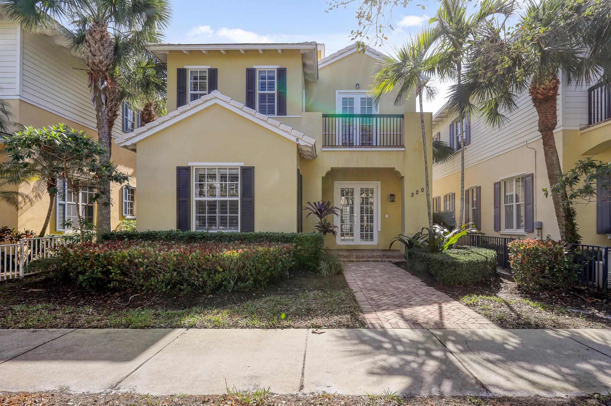 220 W Bay Cedar Circle