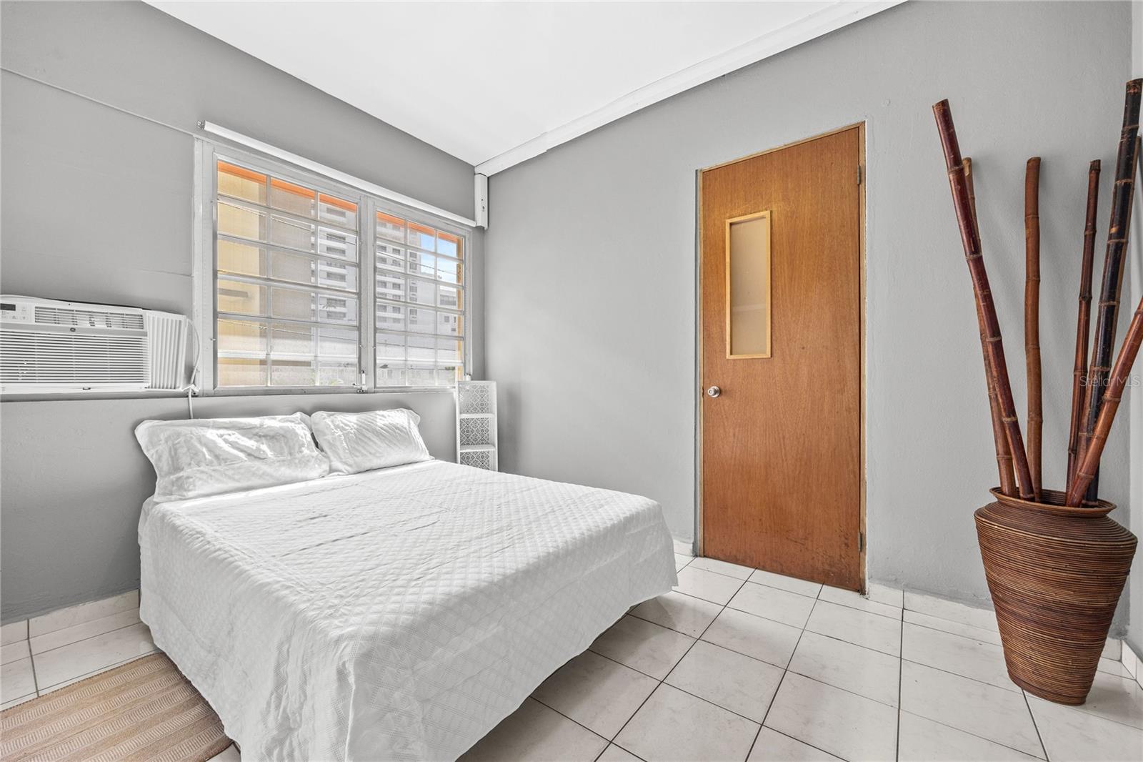 61 LUISA ST #2B