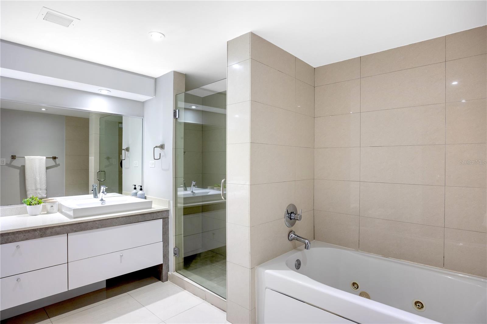 48 MUÑOZ RIVERA AVE #2203