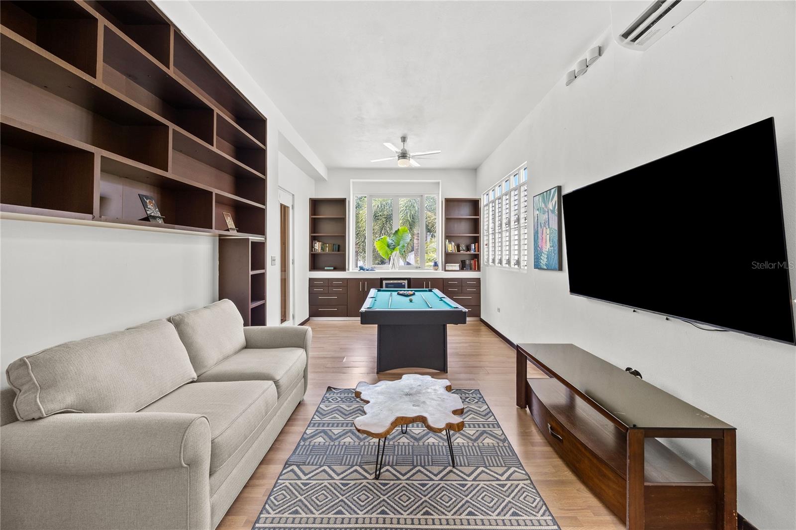 112 REINA ISABEL ST