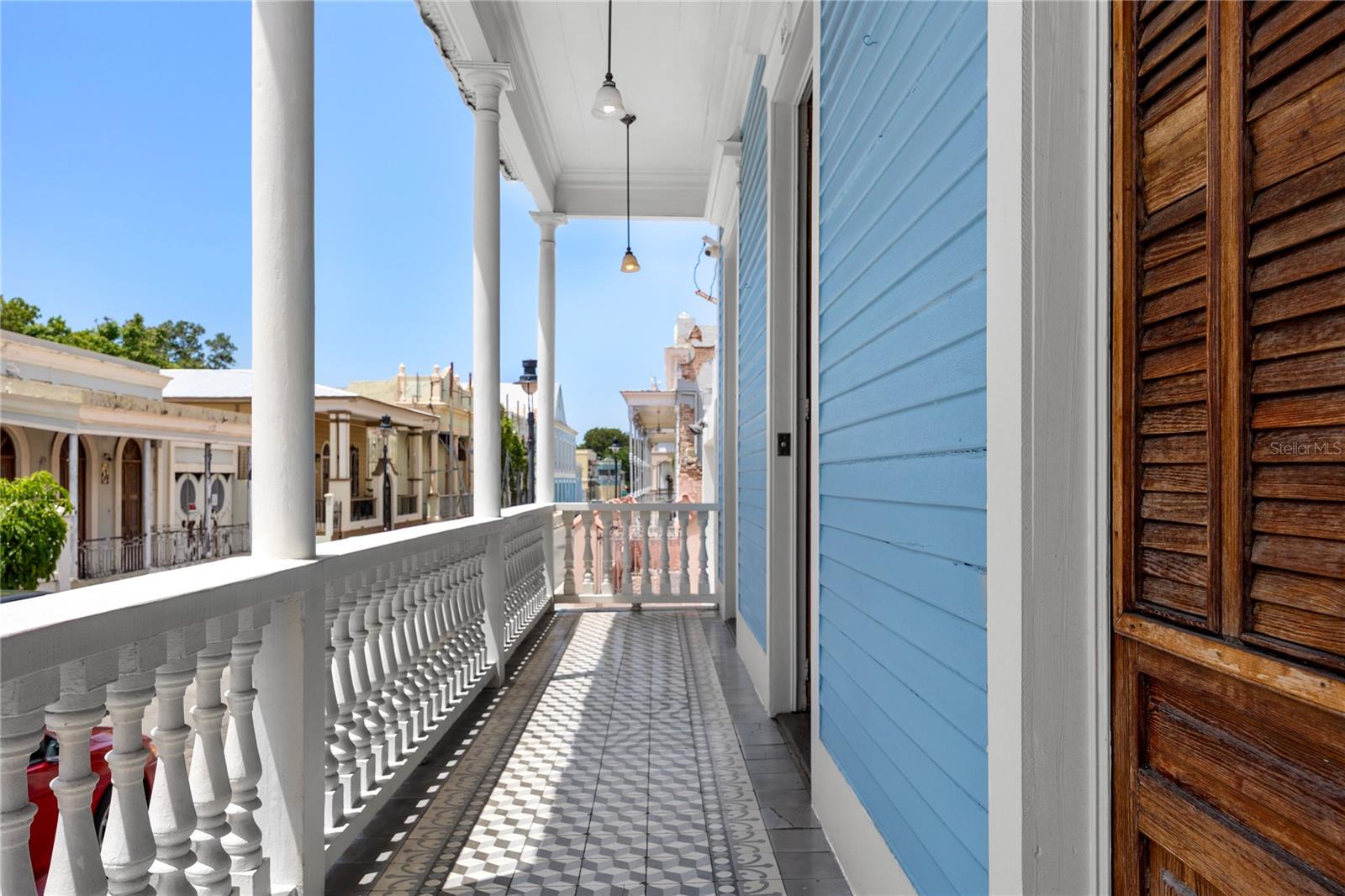 112 REINA ISABEL ST