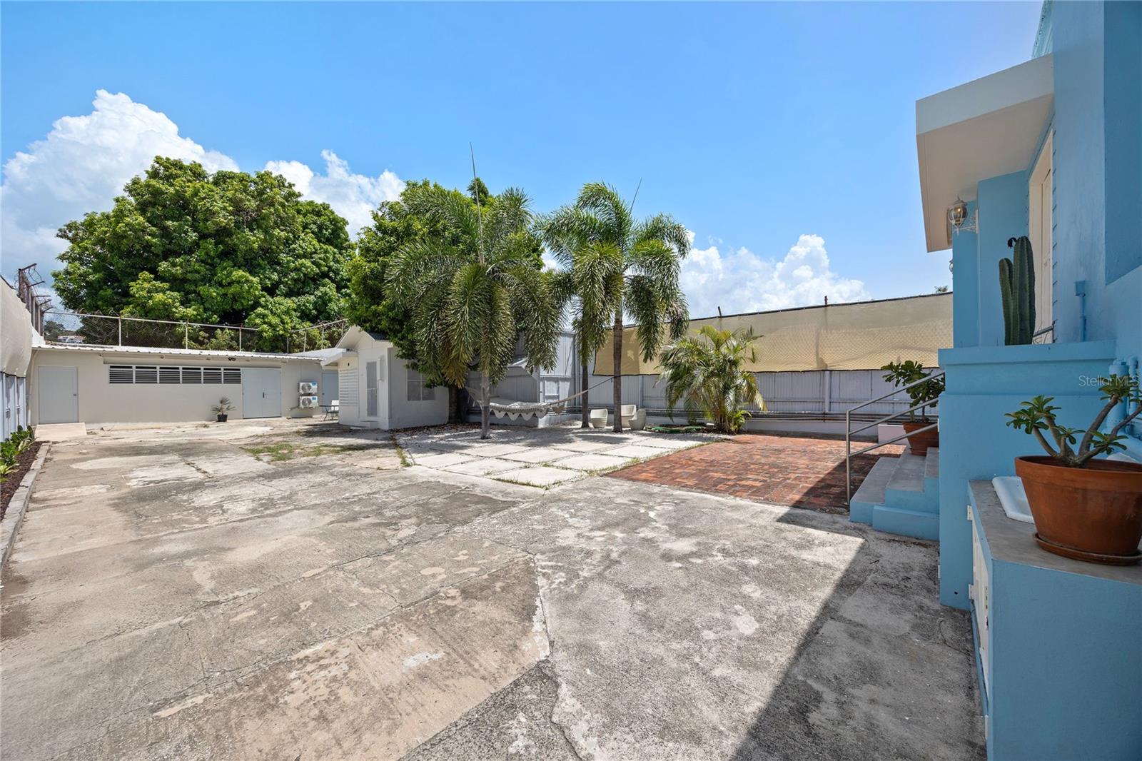 112 REINA ISABEL ST