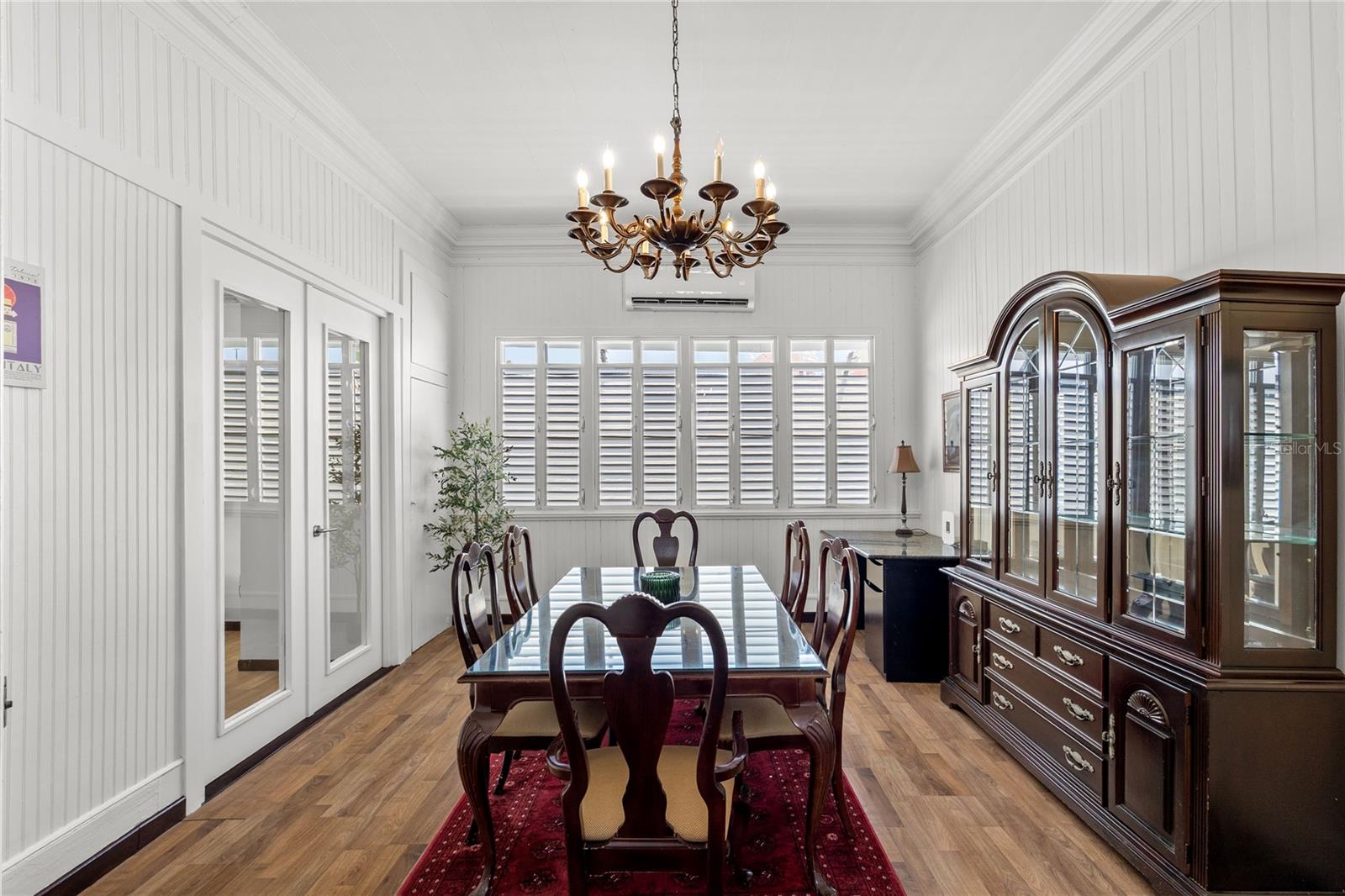 112 REINA ISABEL ST