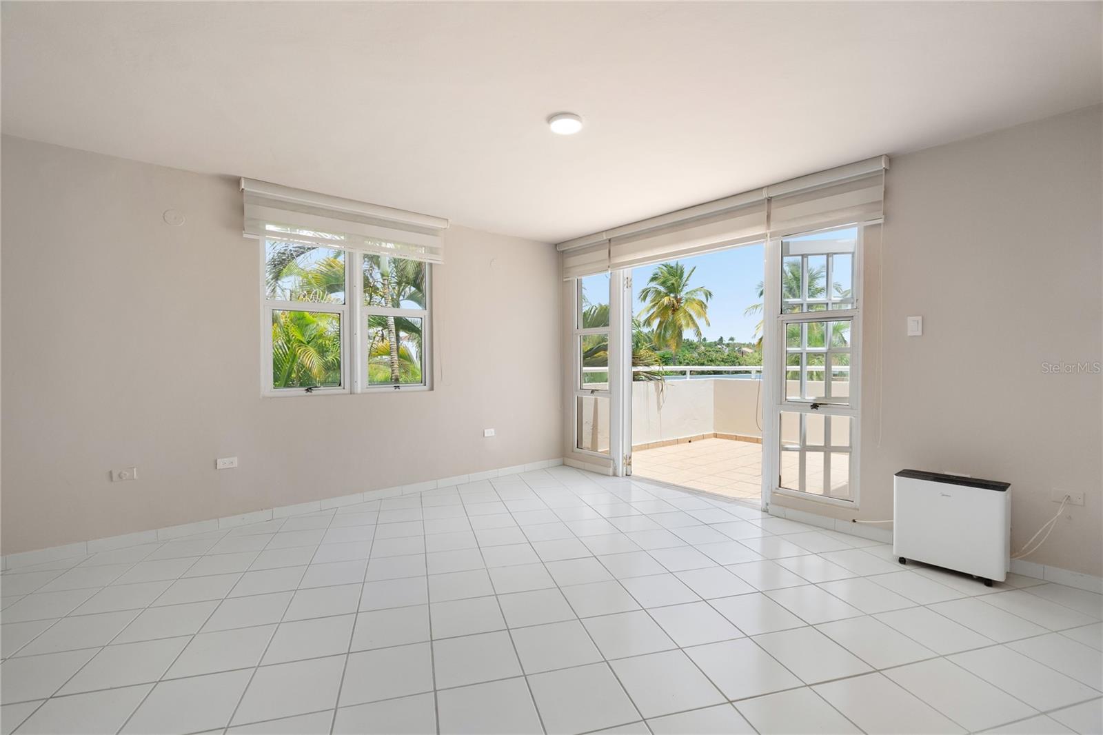 125 HARBOUR DRIVE DR #12