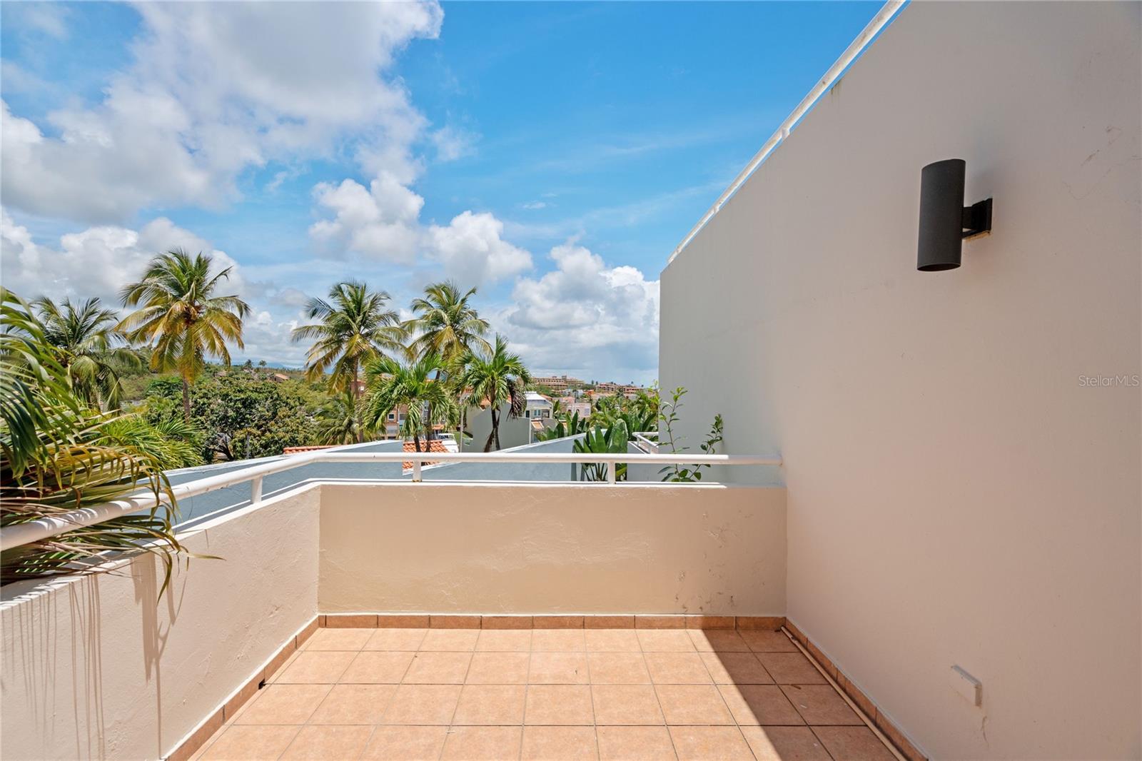 125 HARBOUR DRIVE DR #12