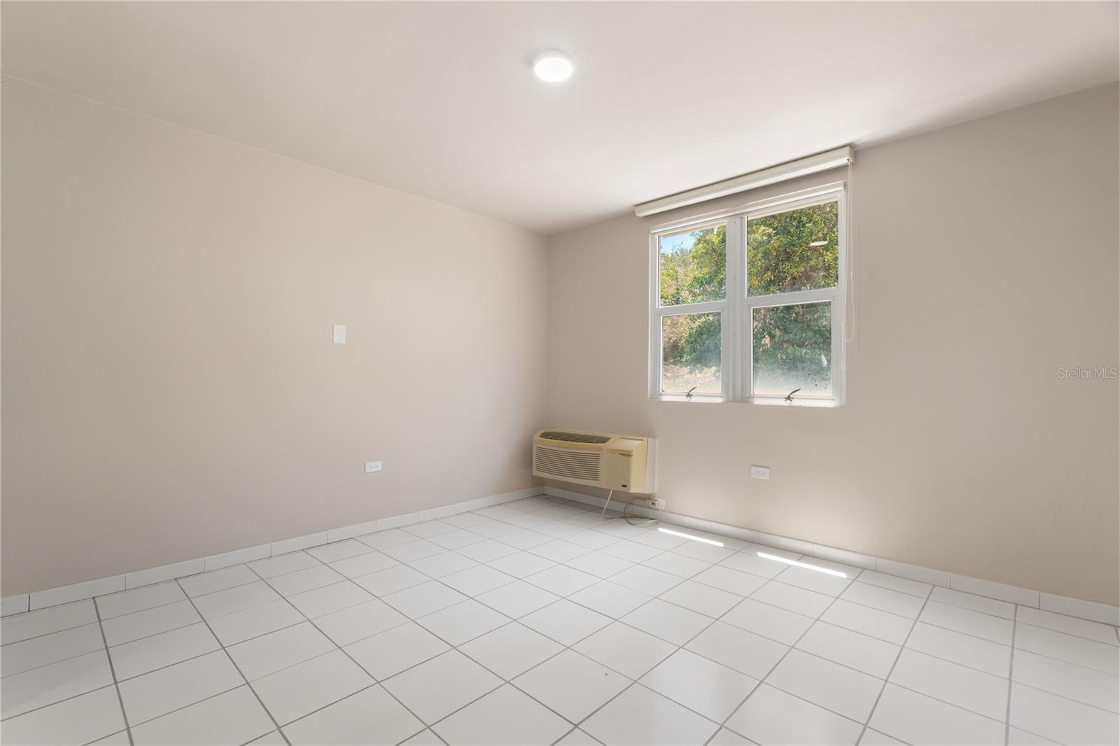 125 HARBOUR DRIVE DR #12