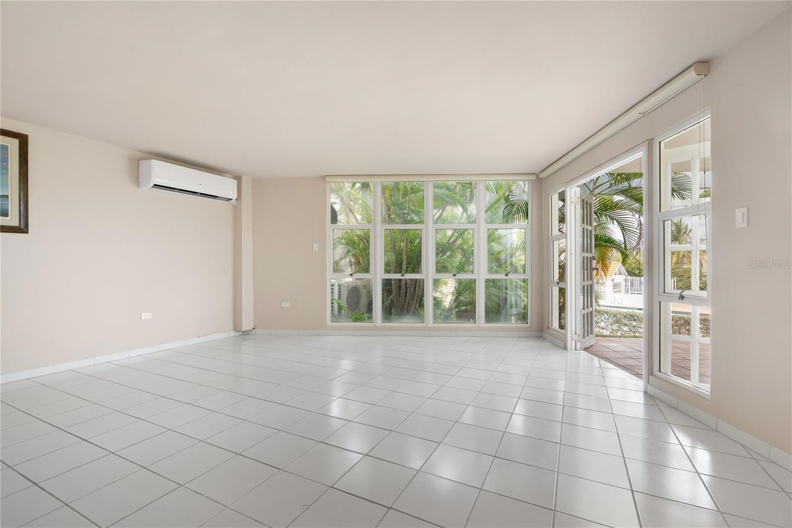 125 HARBOUR DRIVE DR #12