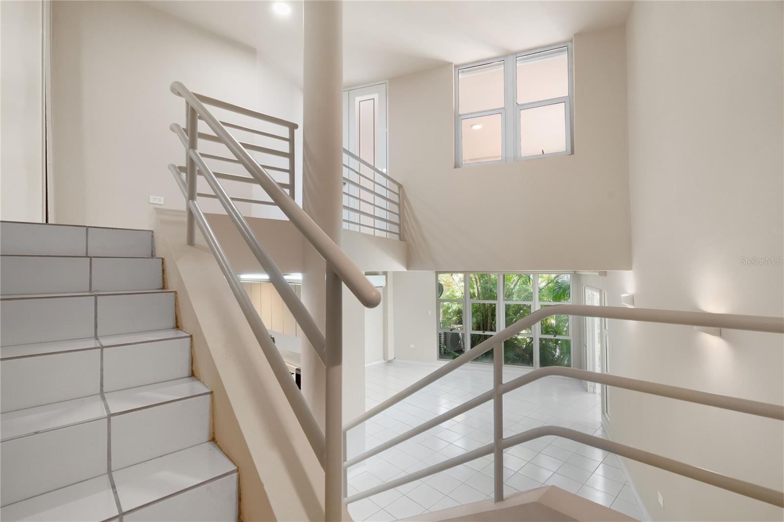 125 HARBOUR DRIVE DR #12