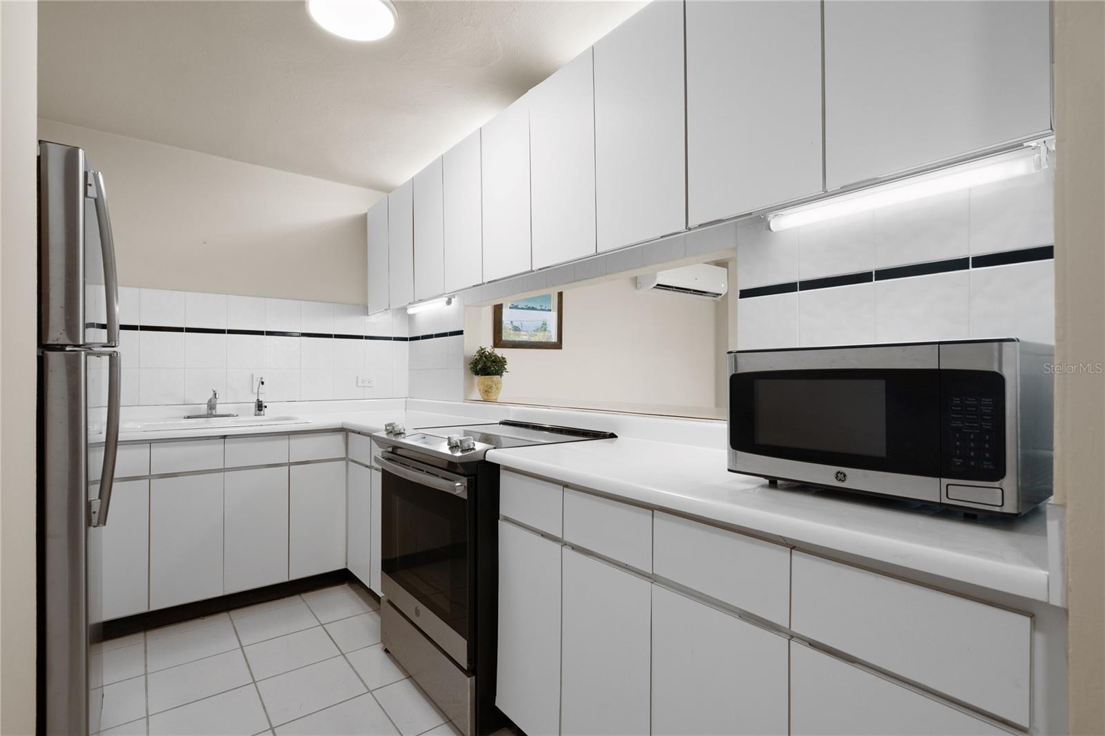 125 HARBOUR DRIVE DR #12