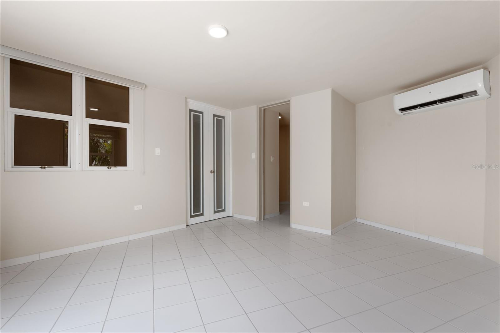 125 HARBOUR DRIVE DR #12