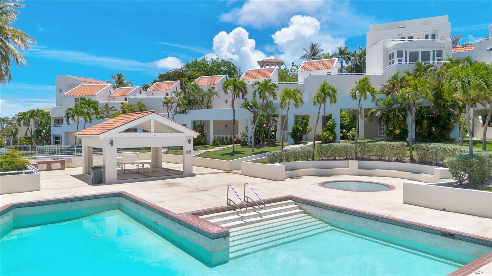 125 HARBOUR DRIVE DR #12