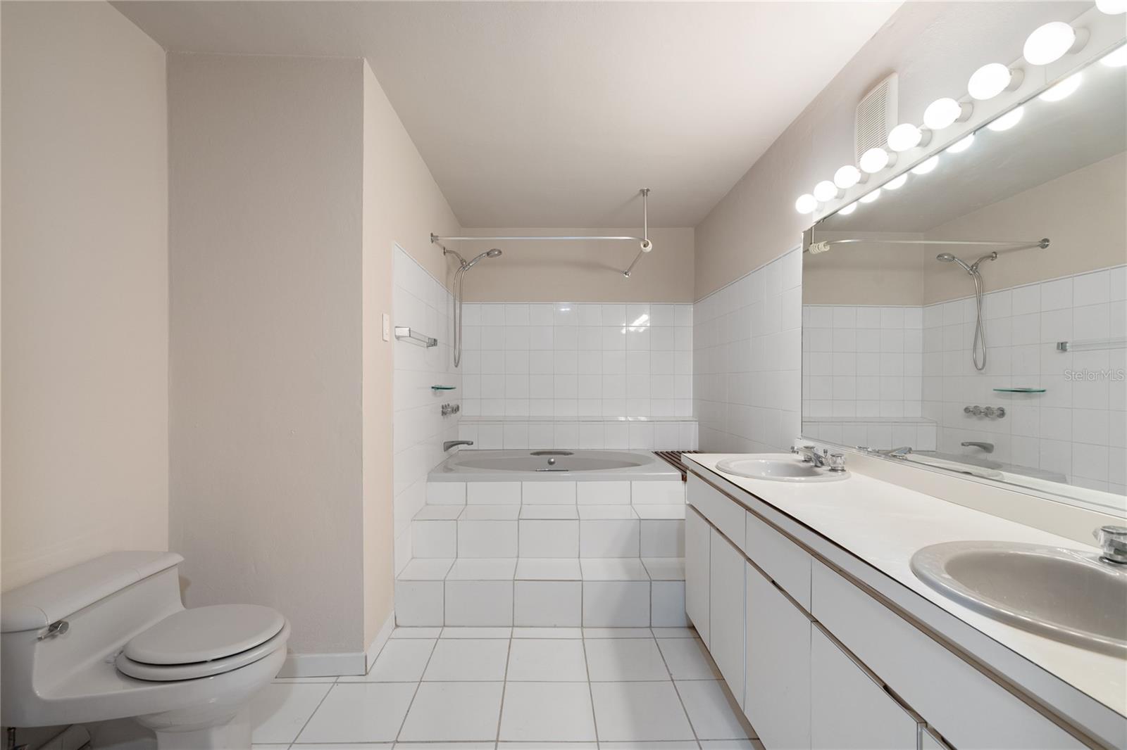 125 HARBOUR DRIVE DR #12