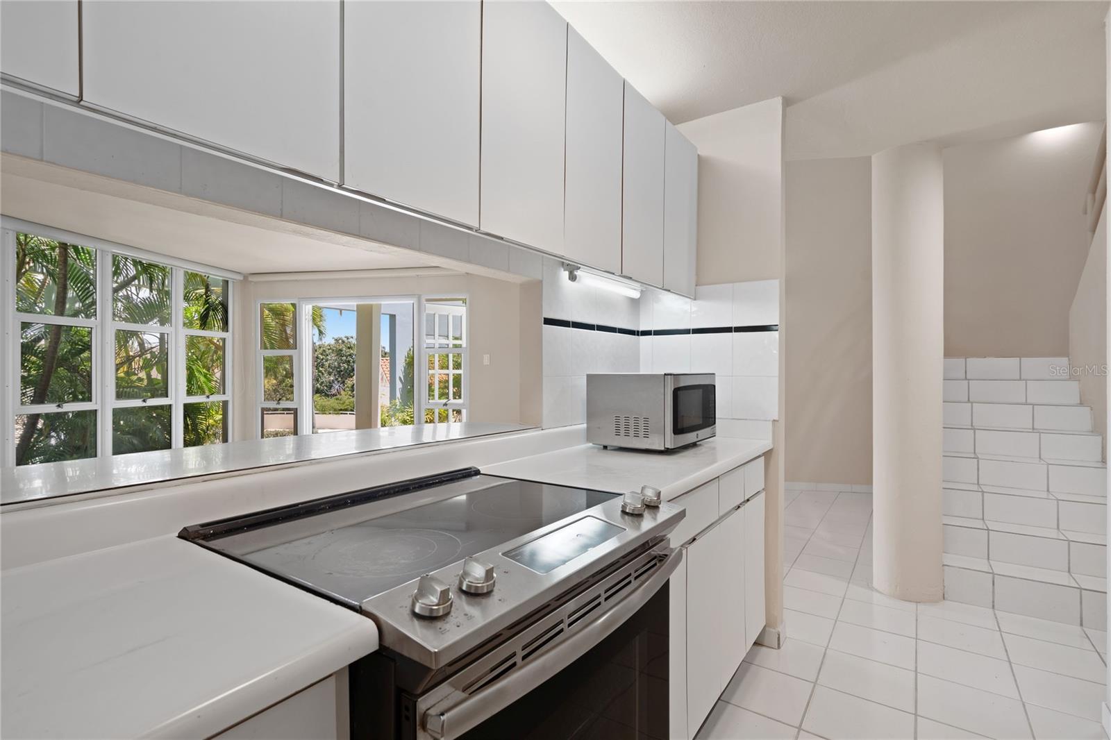 125 HARBOUR DRIVE DR #12