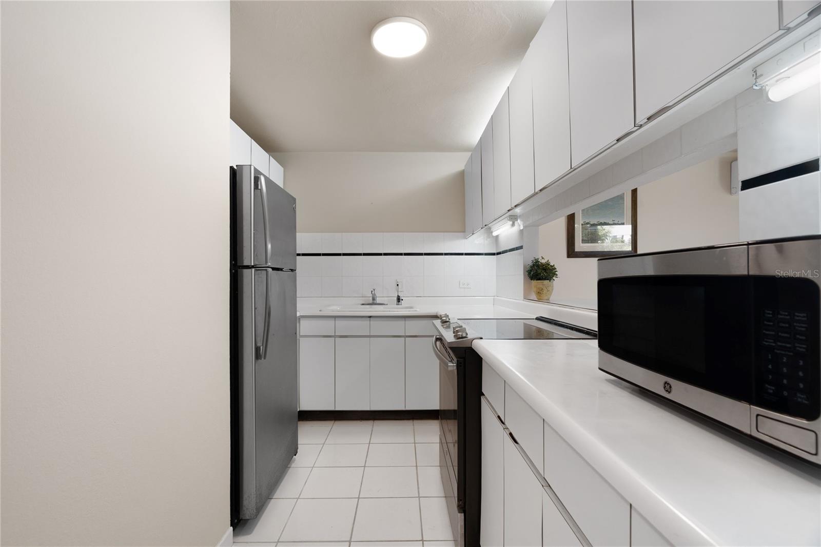 125 HARBOUR DRIVE DR #12