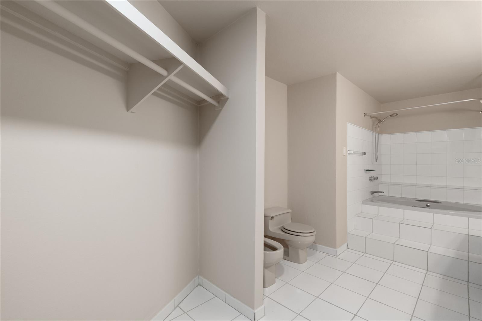 125 HARBOUR DRIVE DR #12