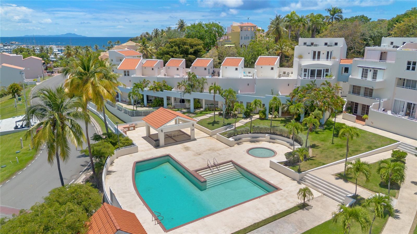 125 HARBOUR DRIVE DR #12