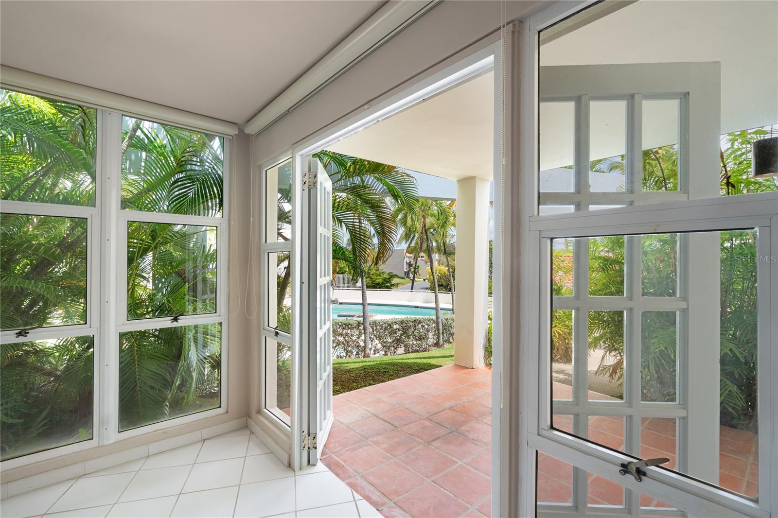 125 HARBOUR DRIVE DR #12