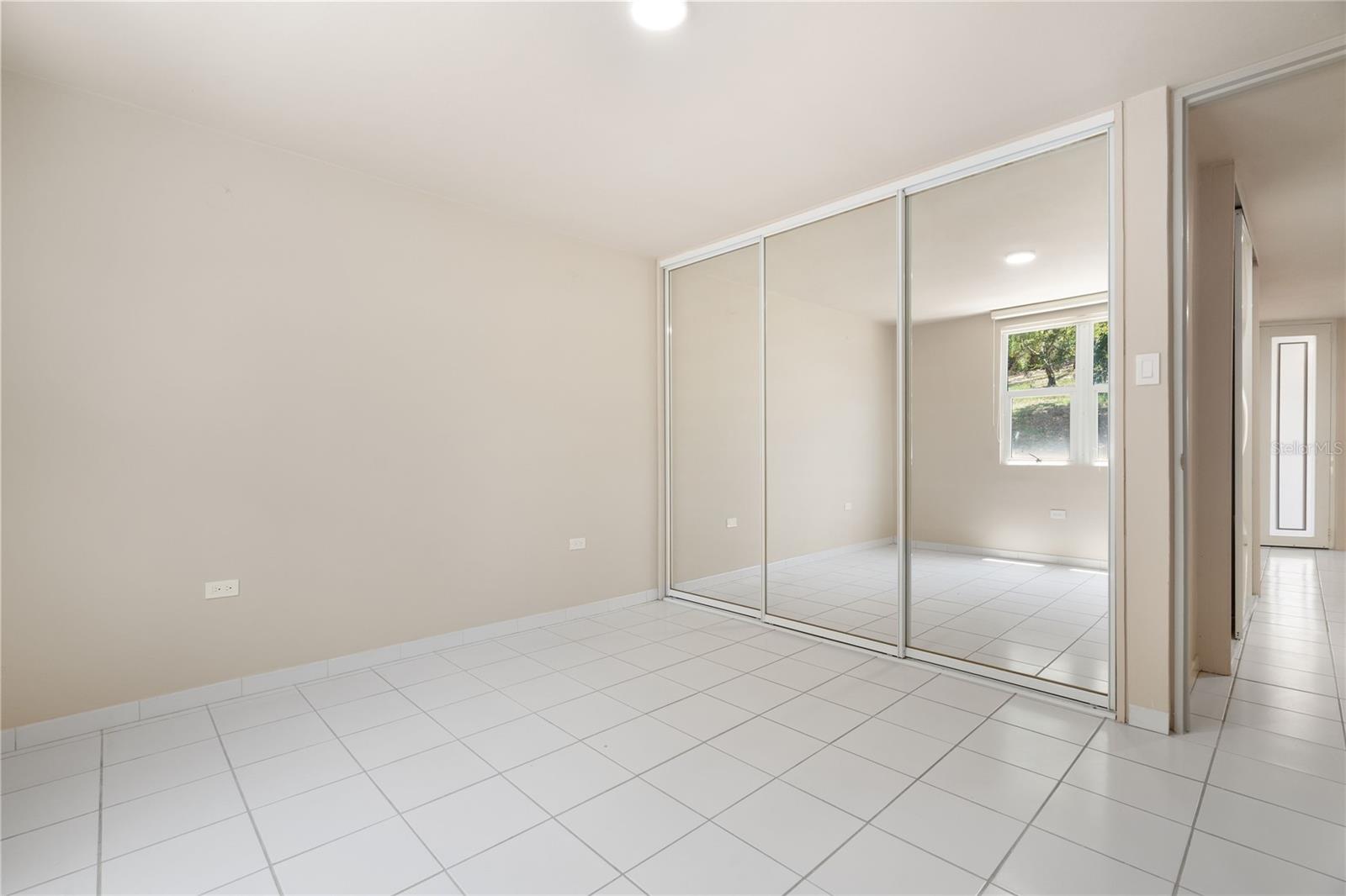 125 HARBOUR DRIVE DR #12