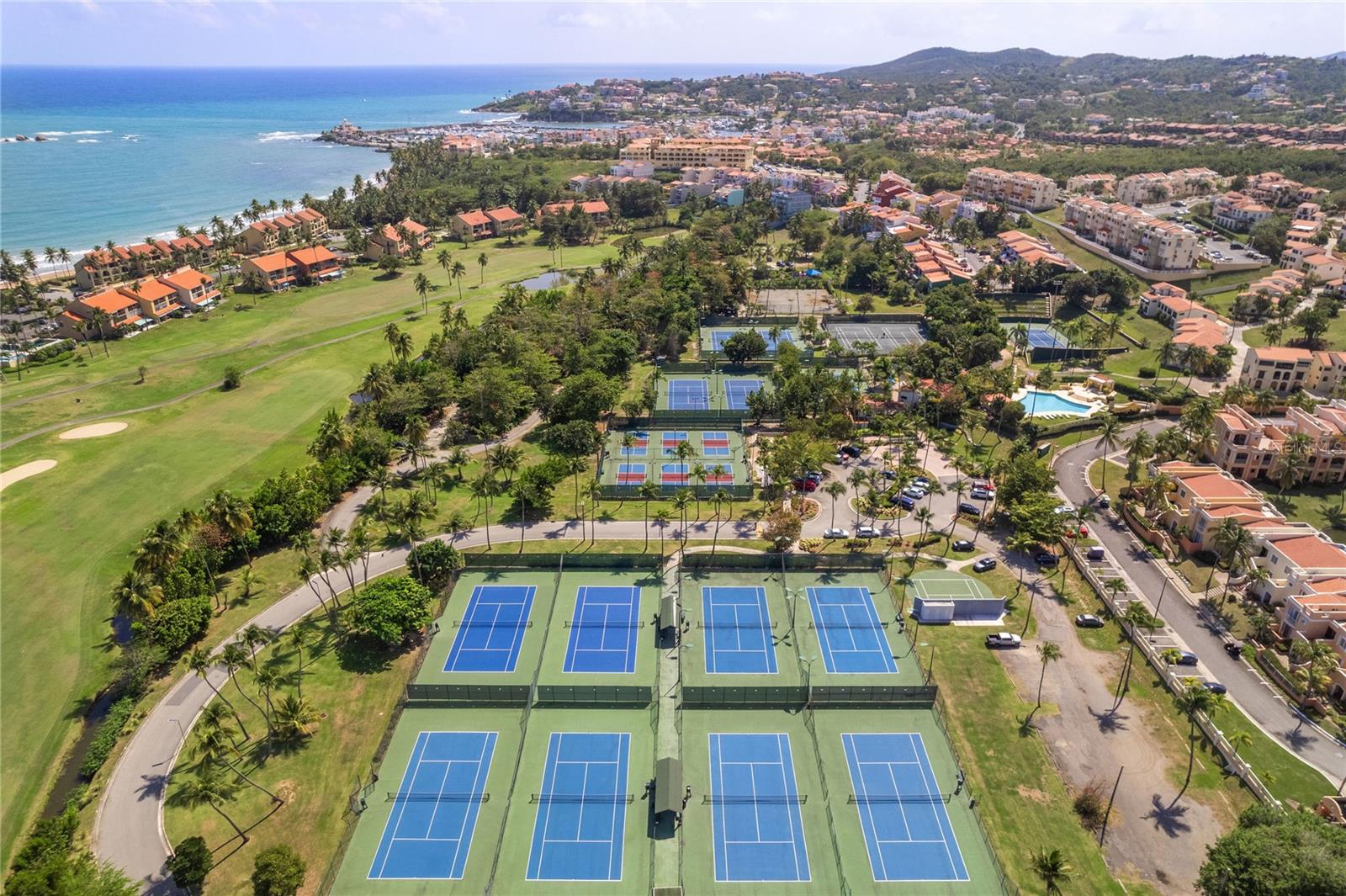 125 HARBOUR DRIVE DR #12