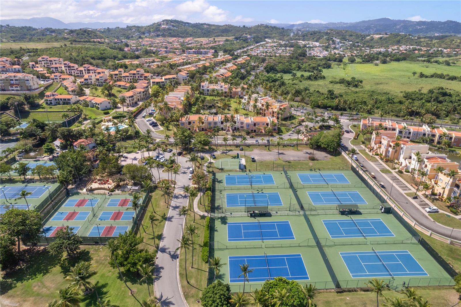 125 HARBOUR DRIVE DR #12