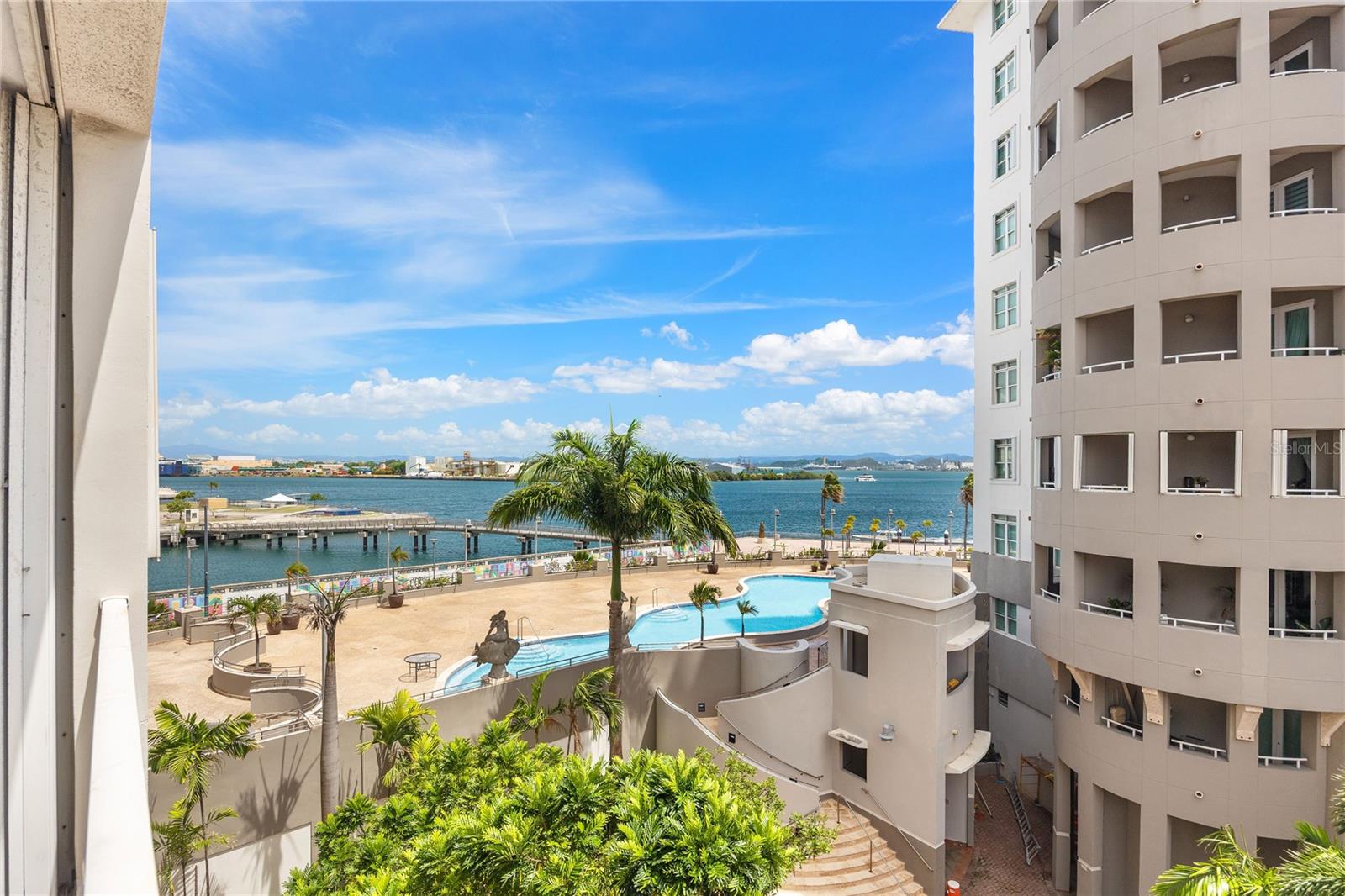 100 CALLE DEL MUELLE ST #2401
