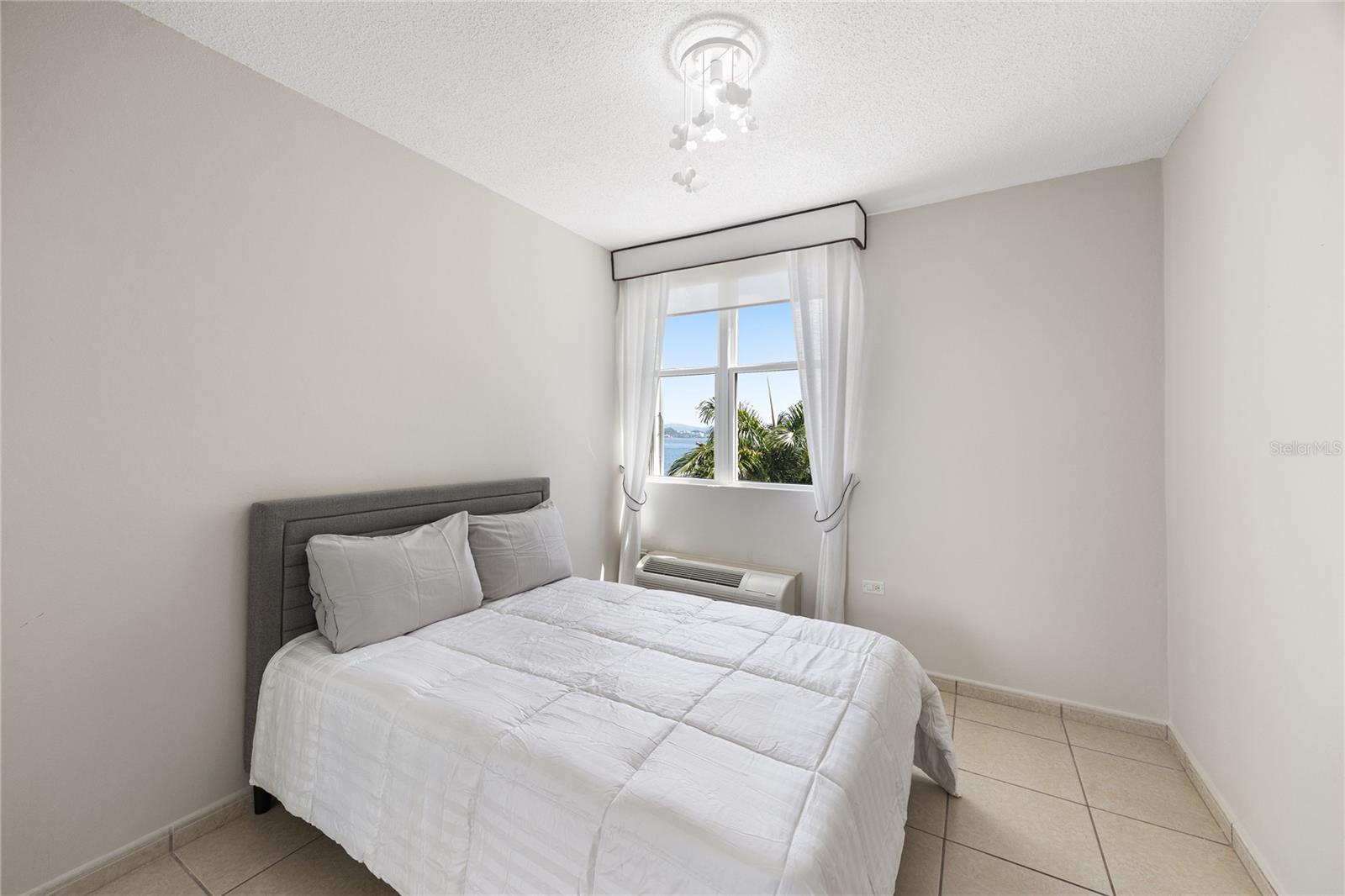 100 CALLE DEL MUELLE ST #2401