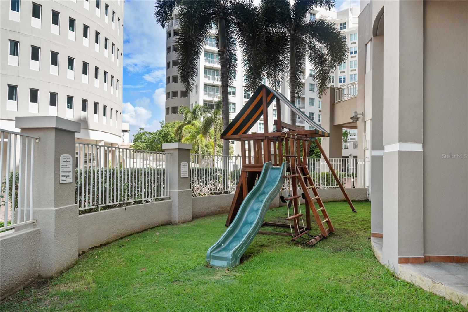 100 CALLE DEL MUELLE ST #2401
