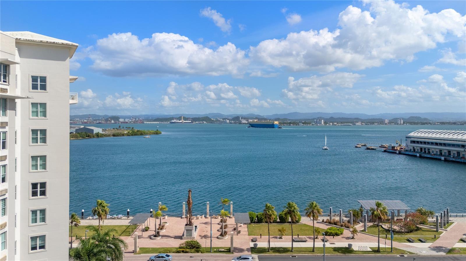 100 CALLE DEL MUELLE ST #2401