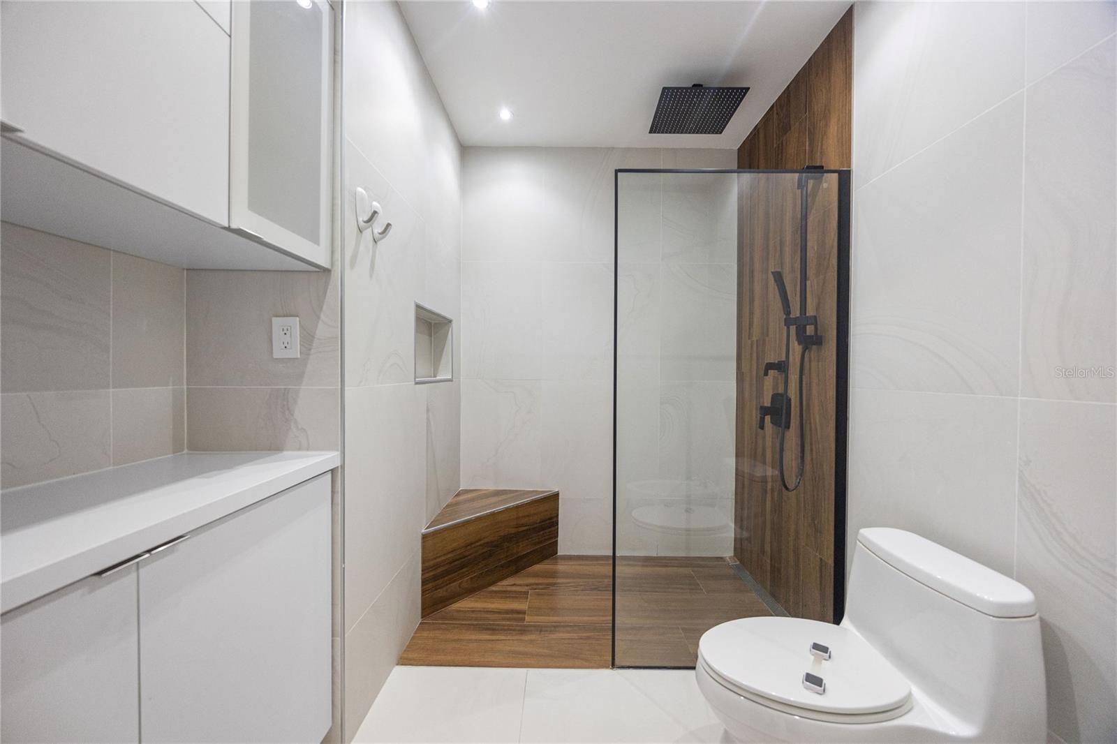 100 CALLE DEL MUELLE ST #2401
