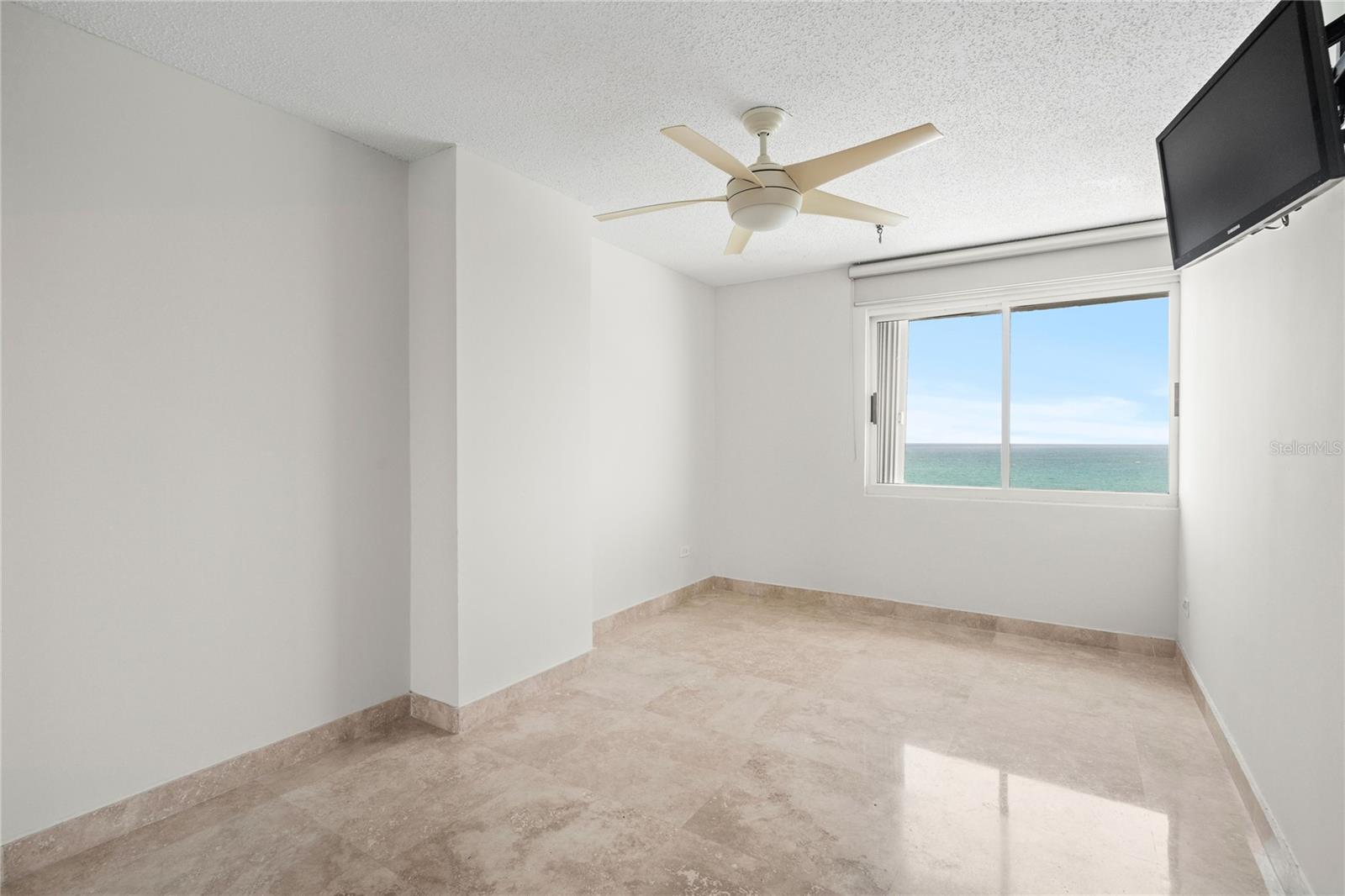 3307 ISLA VERDE AVE #1102