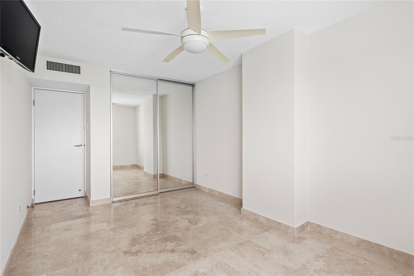 3307 ISLA VERDE AVE #1102