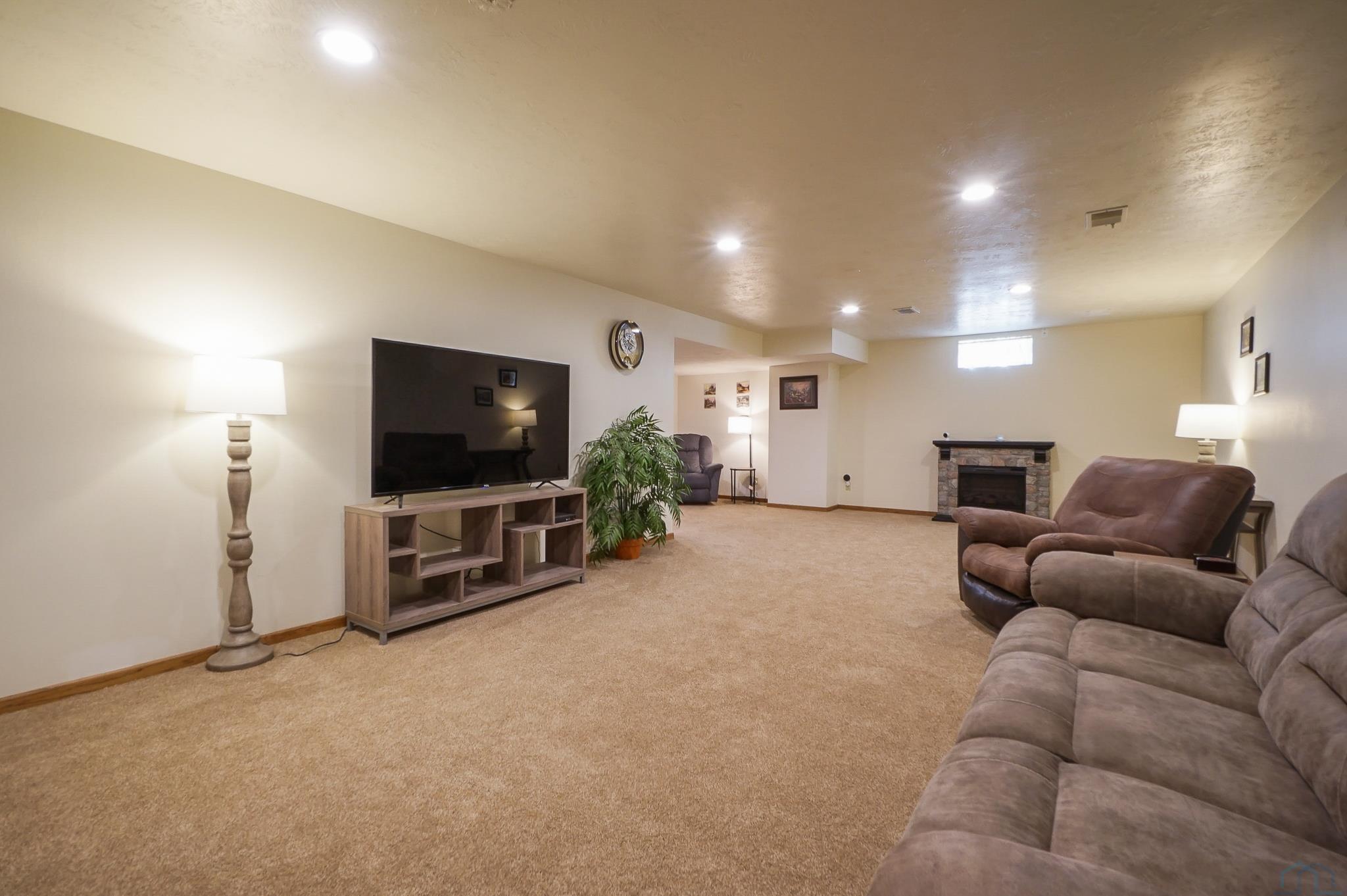 4419 CHEYENNE BLVD